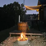 Colico Tiny Lodge - Jacuzzi-Terraza